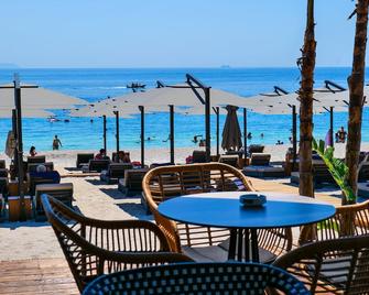 Blue Boutique Hotel - Dhërmi - Patio