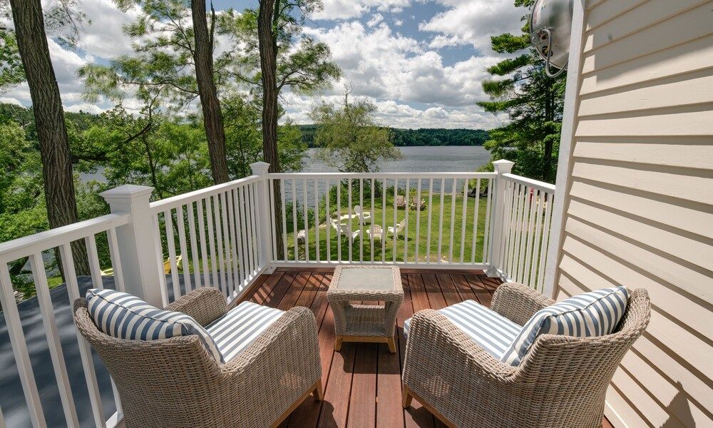 Lakehouse Inn