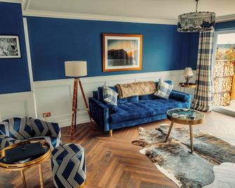 The Hikers House - Award Winning 5 Star Retreat - Newcastle - Huiskamer