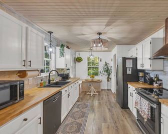 SoLuna Cottage- Private Stay in Lakeside Community - Loudon - Kitchen