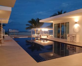 Vela Villa Cha-Am - Ban Puek Tian - Piscina
