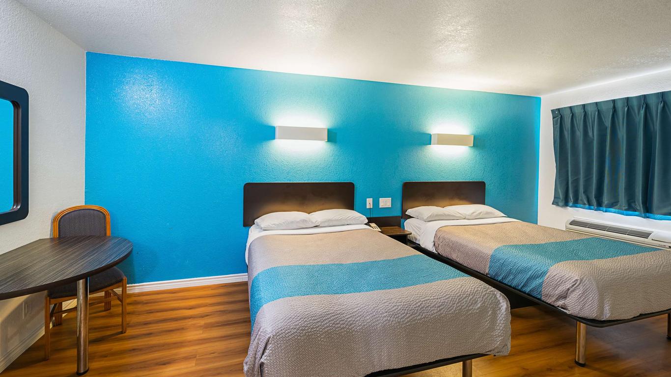 موتل 6 جراند برايري، تكساس - إنترستايت 30