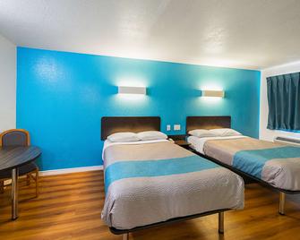 Motel 6 Grand Prairie Interstate 30 - Grand Prairie - Bedroom