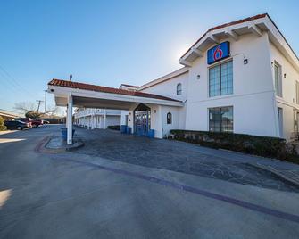 Motel 6 Grand Prairie Interstate 30 - Grand Prairie - Bygning