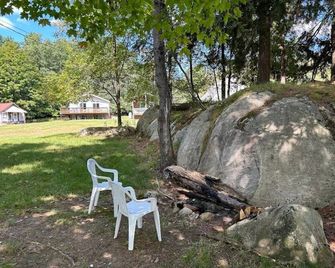 4th Lake Front Cliff Camp @ Eagle Bay Village - Eagle Bay - Patio