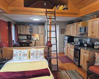 Studio Cottage On One Of The Top Ranked Steelhead Holes On The Upper Rogue - Shady Cove - Cocina
