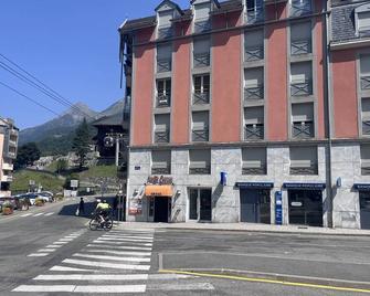 T2 à Cauterets avec alcôve, proche parking - FR-1-812-119 - Cauterets - Budova