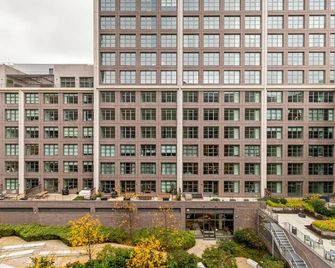 Blueground | Dumbo, rooftop pool, nr Brooklyn Bridge - New York - Building