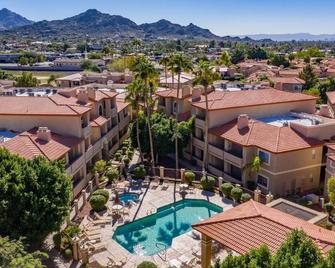 Quiet, 2 King Beds, 3 Pools, Wifi, Gated,tennisbasketballground Floor - Phoenix