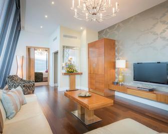 Clayton Hotel Galway - Galway - Living room