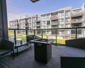 Comfy 1br Condo W Balcony Bbq Pool And Parking - Barrie - Balcony