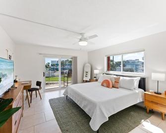 Cocoa Beach Towers - Cape Canaveral - Bedroom