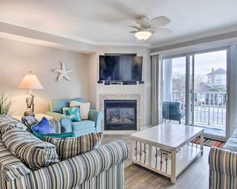 Walk to Shore! Family Condo with Pool in Ocean City - Ocean City - Living room