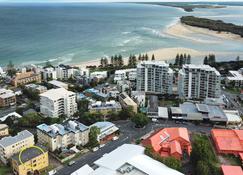 Location is Everything - Shops, Beaches, Views ZG3 - Caloundra - Building