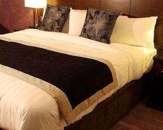 Blanco's Hotel - Port Talbot - Bedroom