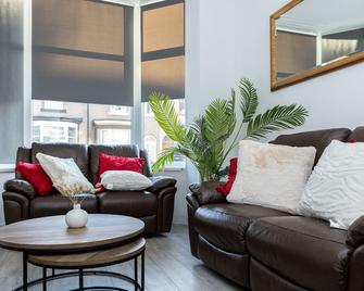 Warwick West - Barrow-in-Furness - Living room