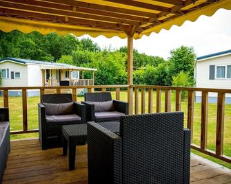 Chalet in Udenhout with Veranda - Udenhout - Balcony