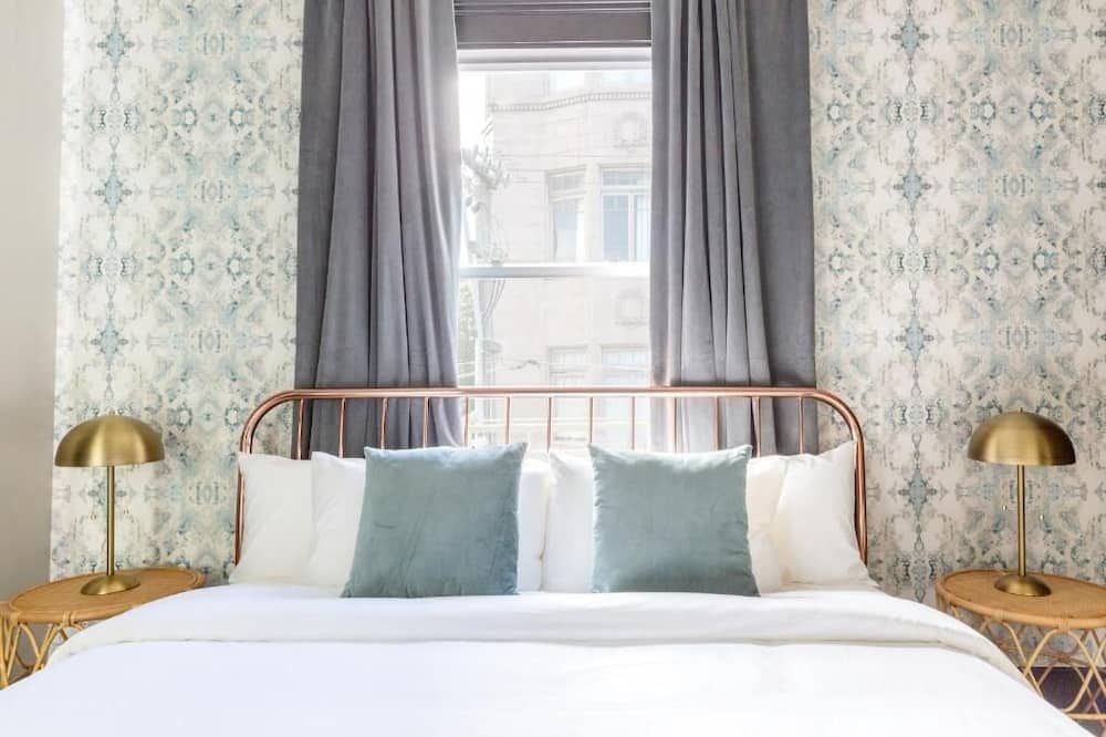 إن آت جو - سان فرانسسكو - غرفة نوم