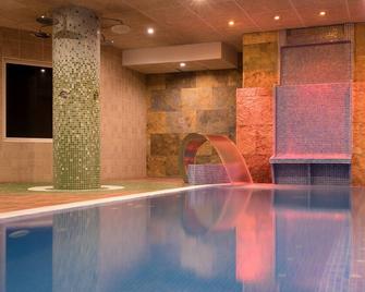 إتش توب بالم بيتش آند سبا - يوريت دي مار - حوض السباحة