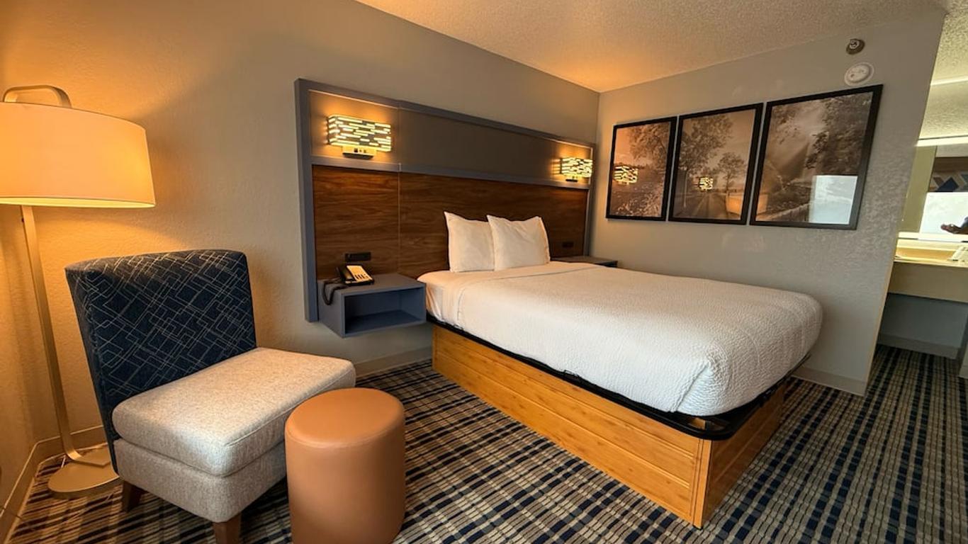 AmericInn by Wyndham Worthington