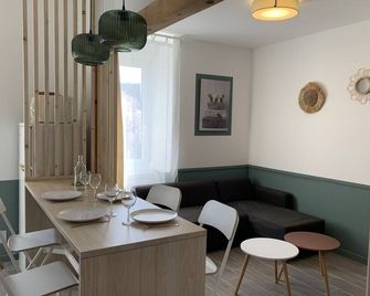 La fontaine, gîte 70 m2, village center, in renovated house with 4 gîtes - Vallon-Pont-d'Arc - Salle à manger