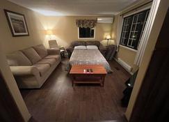 Cozy Country Vacation Home - Shediac - Bedroom