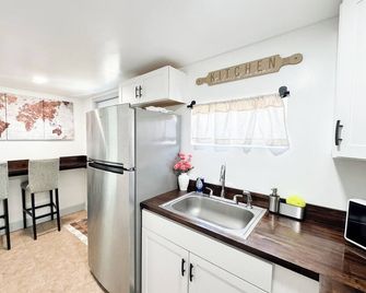 Stay at the Cottage by the Zoo just 2 miles from the NC Zoo - Asheboro - Cucina