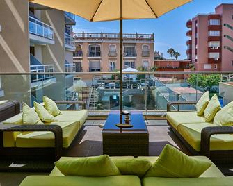 إل تيبورون هوتل بوتيك آند سبا - توريمولينوس - شرفة