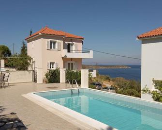 Villa in Samos near Aghia Paraskevi Beach - Samos - Pool