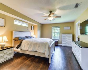 Crestview Vacation Rental Day Trip to Destin! - Crestview - Bedroom