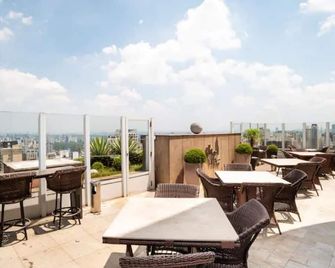 Flat Prime Com Piscina Na Região Da Paulista - Jardins - São Paulo - Balcón