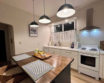 Cozy 2-bedroom retreat in Escanaba - Escanaba - Cuisine