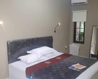 Argya Bb Guesthouse - Depok