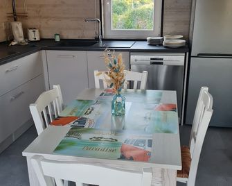 Cosy chalet 5 minutes from the beach in a family residence in Soulac-sur-Mer - Soulac-sur-Mer - Salle à manger