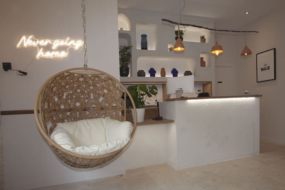 Le Maje Hostel - מונפלייה - דלפק קבלה