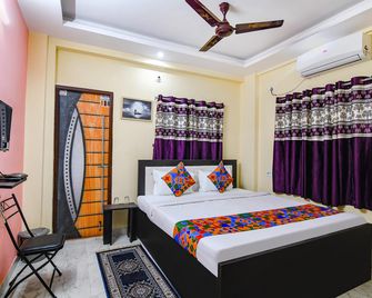Comfort Stays - Madhyamgram - Bedroom