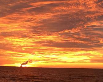 Sunset Vacation Rentals - Pulaski - Strand