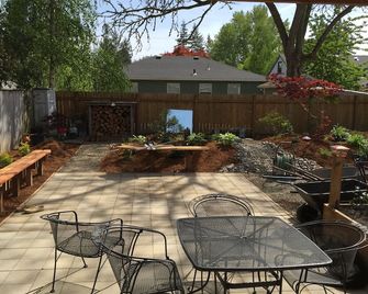 Your home away from home in the heart of wine country - McMinnville - Patio