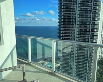 Lyfe Resort & Residences - Hollywood - Parveke