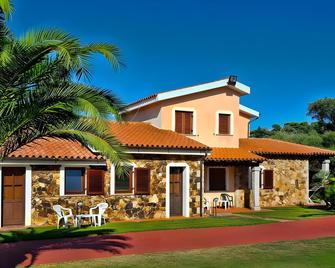 Hotel Le Rose - San Teodoro - Edificio