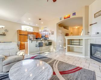 Family-Friendly Home with Playground in Dayton! - Virginia City - Living room