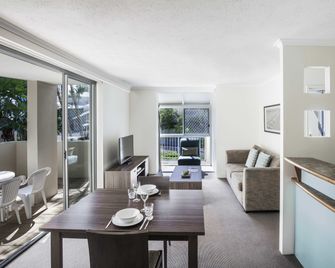 Breakfree Diamond Beach Broadbeach - Broadbeach - Olohuone