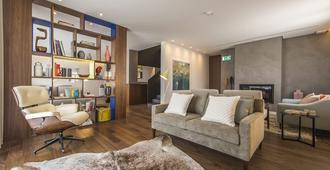 Somewhere - Estoril Guesthouse - Estoril - Living room