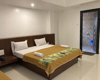 Hotel Sai Gangotri Shirdi - Shirdi - Bedroom