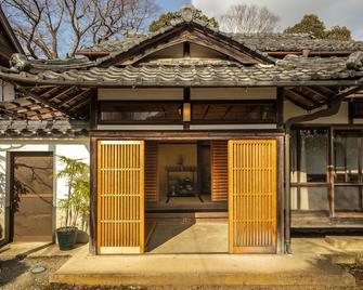 Temple Hotel Shorekizi - Ayabe - Budova