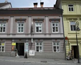Gran Hostel - Banská Bystrica - Building