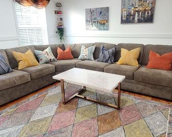 New! Greenwich House With Nyc Flair/Close To Beach & Nyc - Cos Cob - Living room