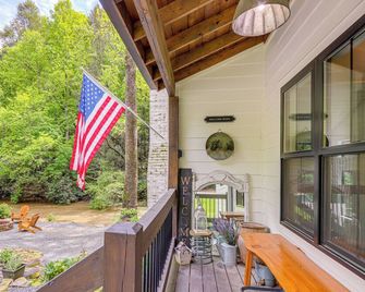 Deck And Fire Pit Bliss Mountaintown Cre - Ellijay - Balcón
