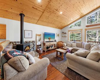 Alpine Gem Near Homewood Mountain - Tahoma - Living room