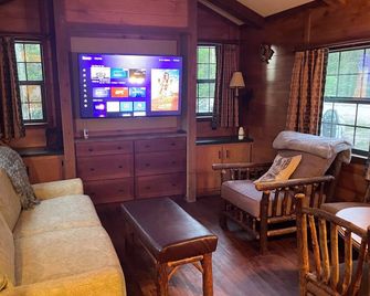 Retired Disney cabin in silver springs - Silver Springs